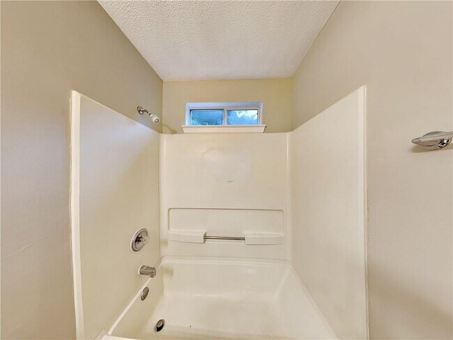 Building Photo - 276 Village Dr