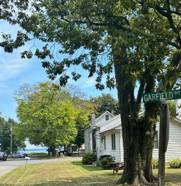 Building Photo - 702 Garfield Ave