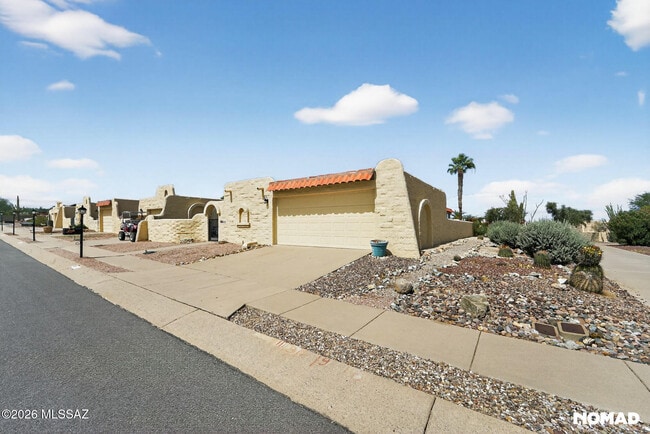 Building Photo - 768 W Calle Del Ensalmo