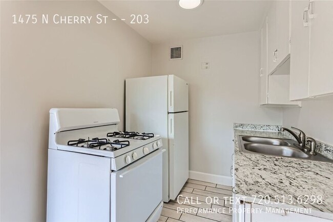 Building Photo - 1475 N Cherry St