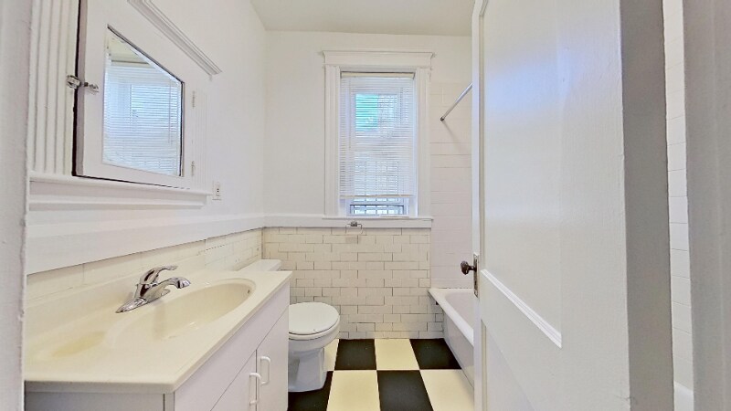 Building Photo - 42 Strathmore Rd