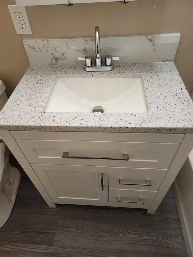 Building Photo - 696 Garfield Ave