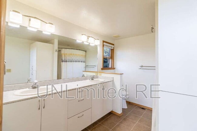 Building Photo - 6600 W Suzette Ln