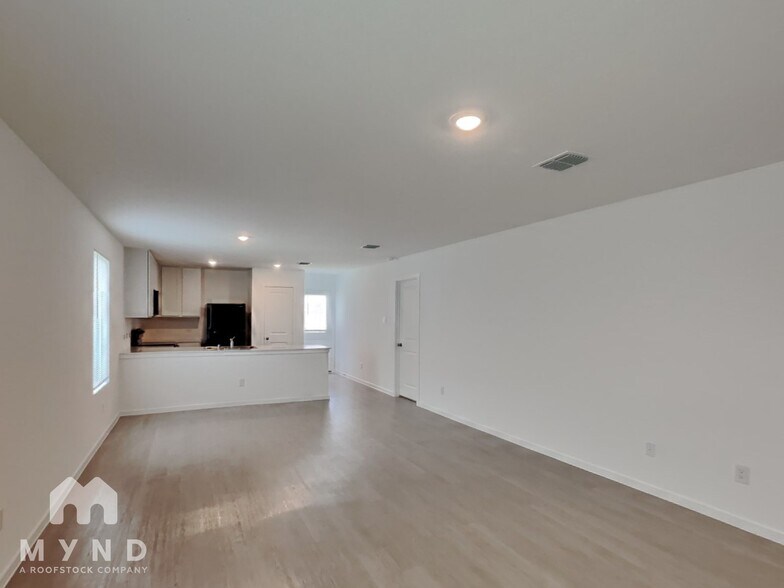 Building Photo - 217 Poplar Pl