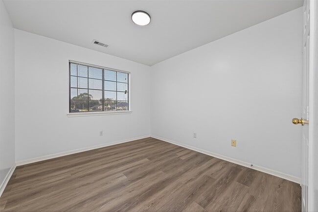 Building Photo - 10039 Morocco Rd