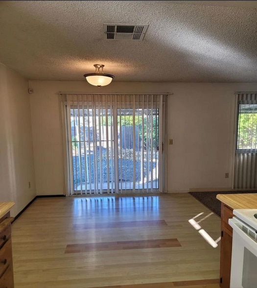 Building Photo - 1031 Fallbrook Dr