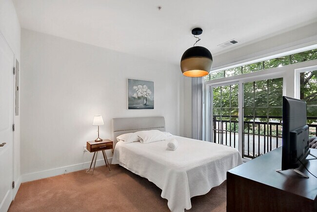 Building Photo - 238 S West St