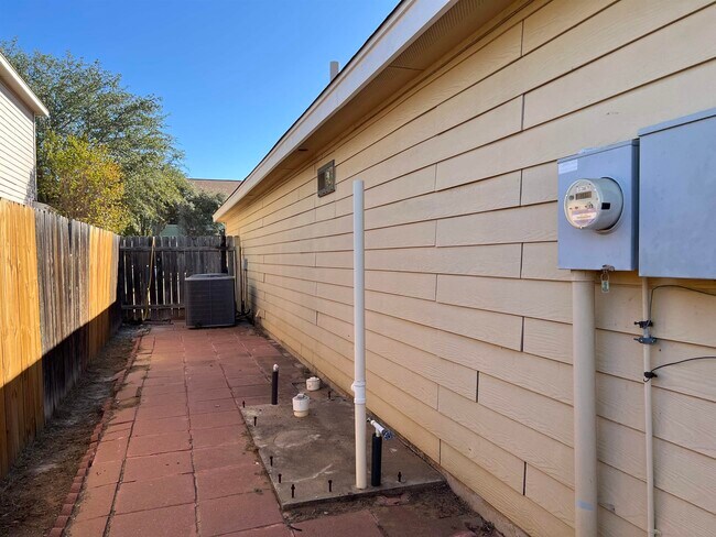 Building Photo - 1738 Aransas Pass Dr