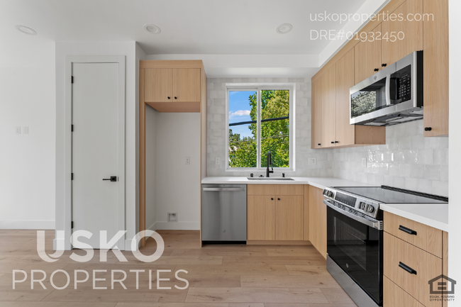 Primary Photo - "Chic Urban Living: Spacious 2-Bed, 2-Bath...