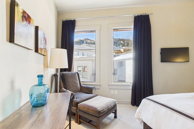 Building Photo - 501 Rio Grande Pl