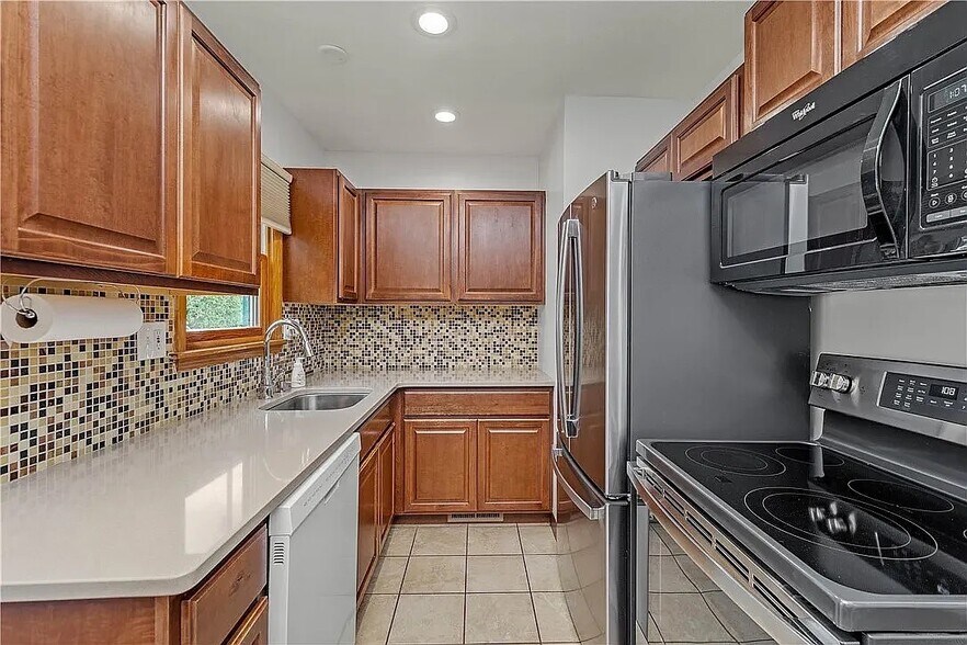 Kitchen - 20 Locust Ln