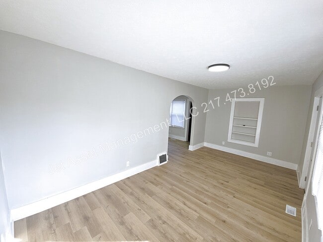 Building Photo - Beautifully updated 2 bedroom home for rent!