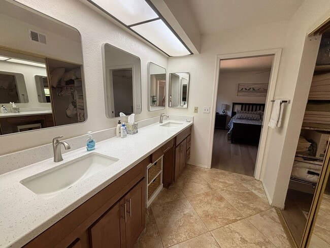 Building Photo - Lovely 3 bedroom 2 bath home in the grass in Leisure World a 45+ Active Adult Resort Community. M...