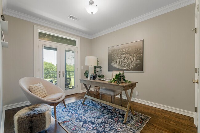 3rd bedroom or office with french doors - 1117 E 7th St