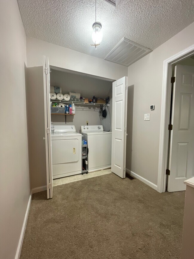 Building Photo - 2026 Silverbrook Dr