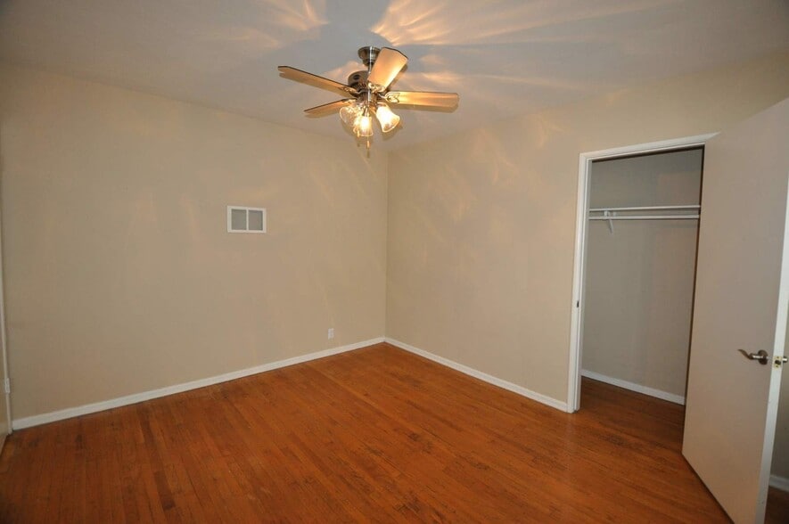 Building Photo - 14830 Dickens St