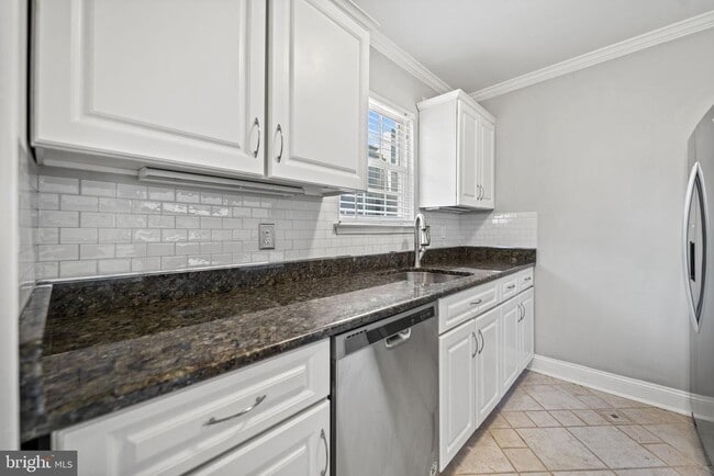 Building Photo - 2362 Hunters Square Ct