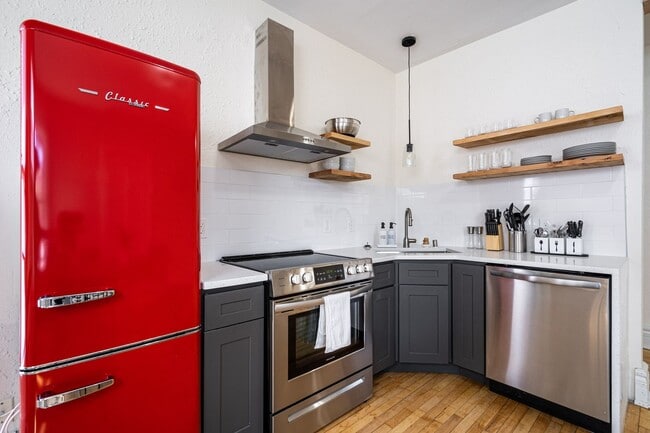 Building Photo - 3Bdrm w/ Den  **FREE JULY RENT