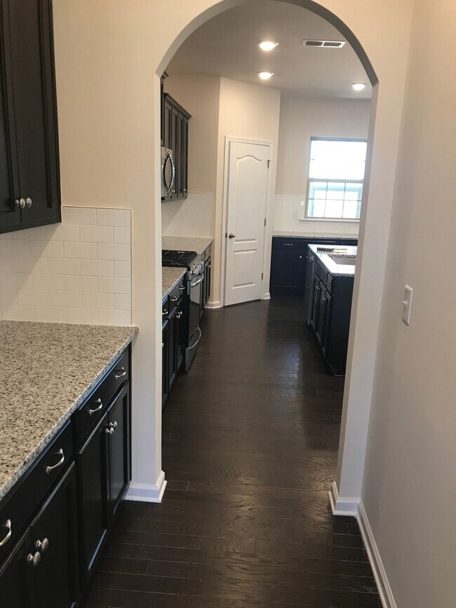 Building Photo - Beautiful home for you and your family