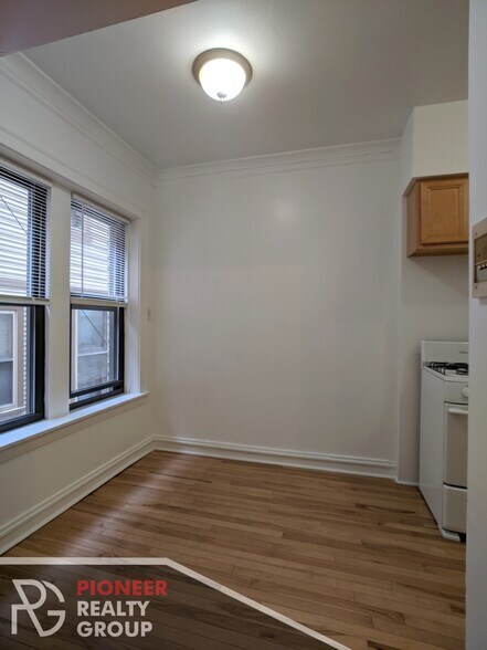 Building Photo - 4647 N Paulina St