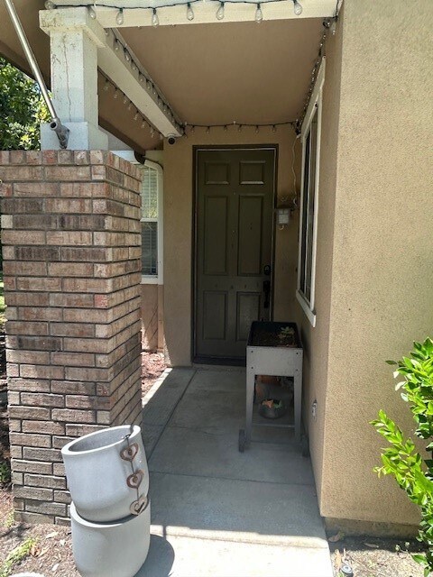 Building Photo - 121 Chadron Cir