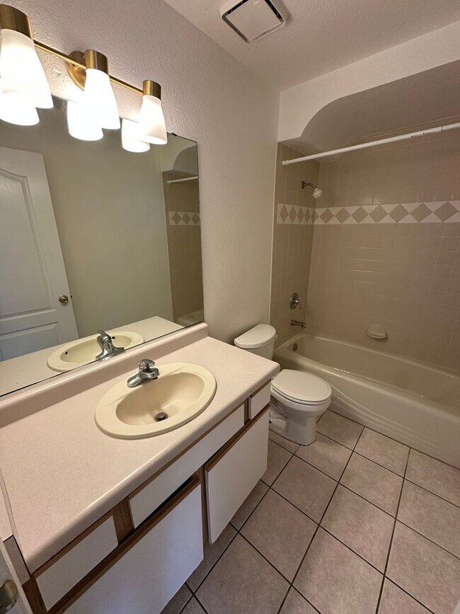 Building Photo - 3503 Northpointe Dr