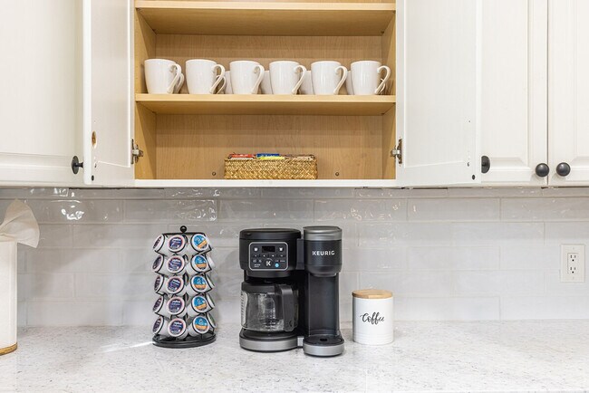 Building Photo - 839 Patchett St