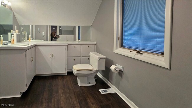 Building Photo - 70 Sunnycliff Dr