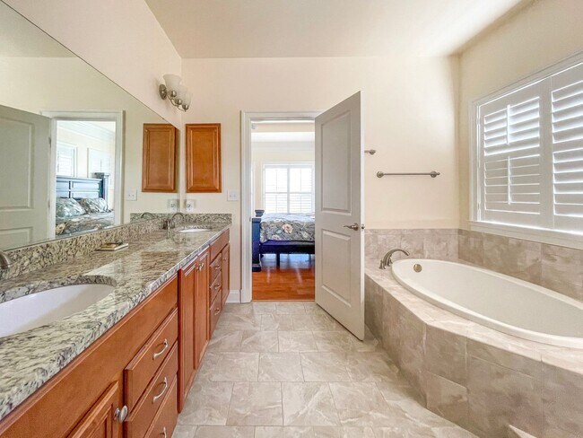 Building Photo - 6883 Birmingham Dr