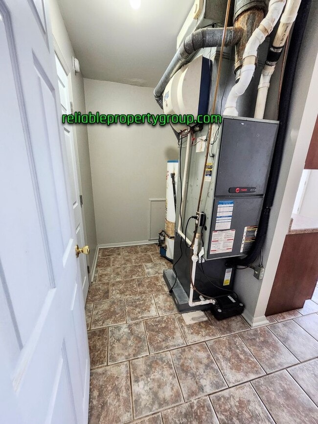 Building Photo - New Listing - Fort Wayne