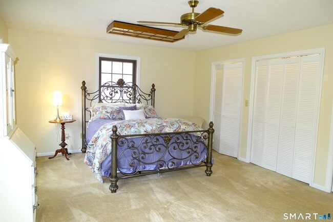 Building Photo - 124 Village Ln