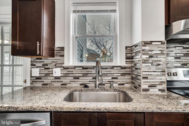 Building Photo - 1002 Chillum Rd