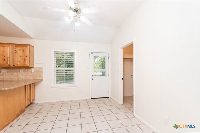 Building Photo - 11 Basswood Ct