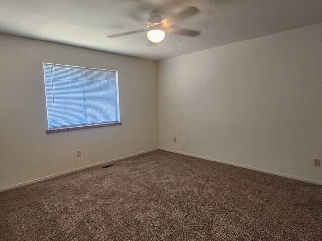 Building Photo - Home For Rent in Sunridge