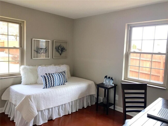 Building Photo - Updated Cottage with Garage & Privacy Fence