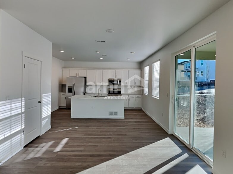 Building Photo - 9070 Henley Ave