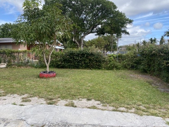 Building Photo - 2 bedroom 1 Bath House - Utilities Included