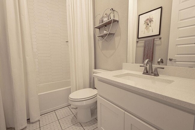 Building Photo - 217 Northcrest Dr