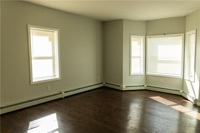 Building Photo - 287 Manton Ave