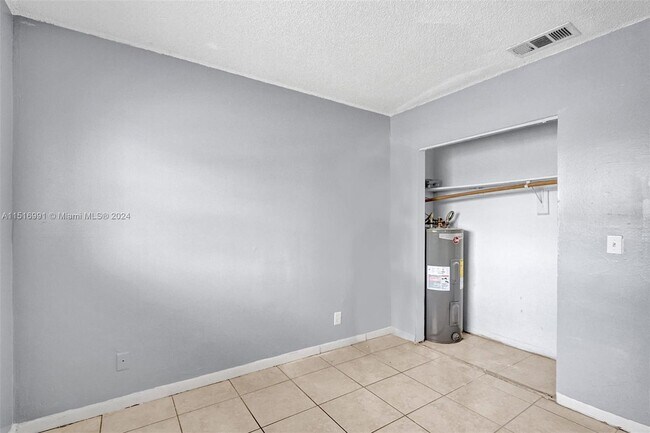 Building Photo - 5316 NW 24th Ct