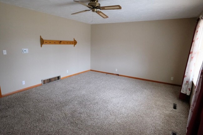 Building Photo - Well Maintained 2 bedroom home in a quiet ...