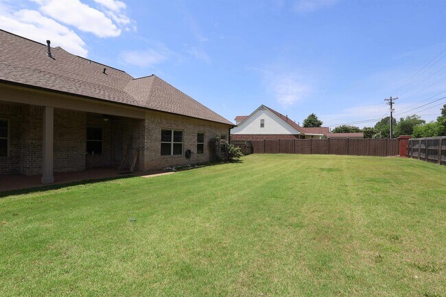 Building Photo - 36 Littleton Way