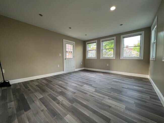 Building Photo - 324 Farrington St