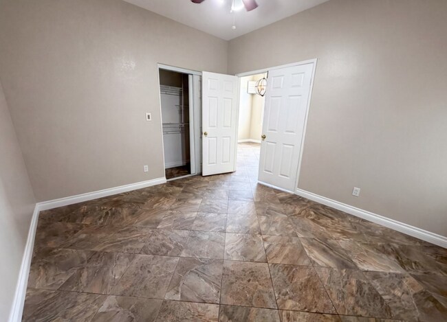 Building Photo - 3630 Vanderbilt Dr