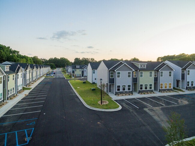 Building Photo - 224 Halo Dr