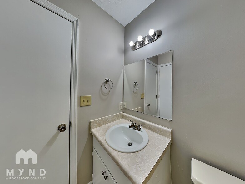 Building Photo - 305 Burlwood Ct