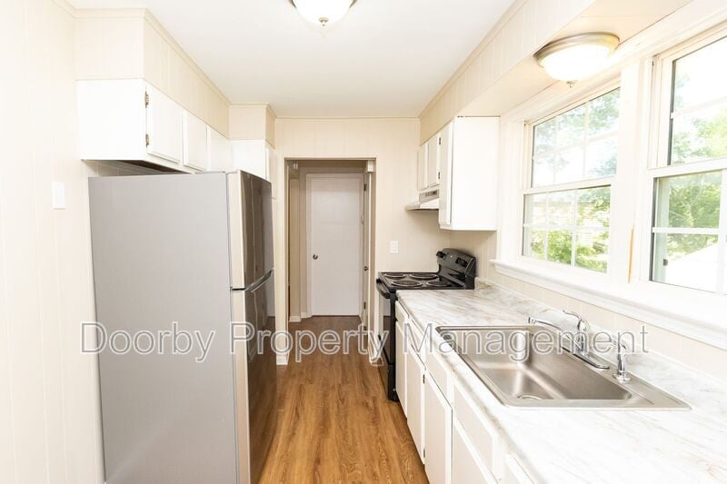 Building Photo - 207 Memorial Dr