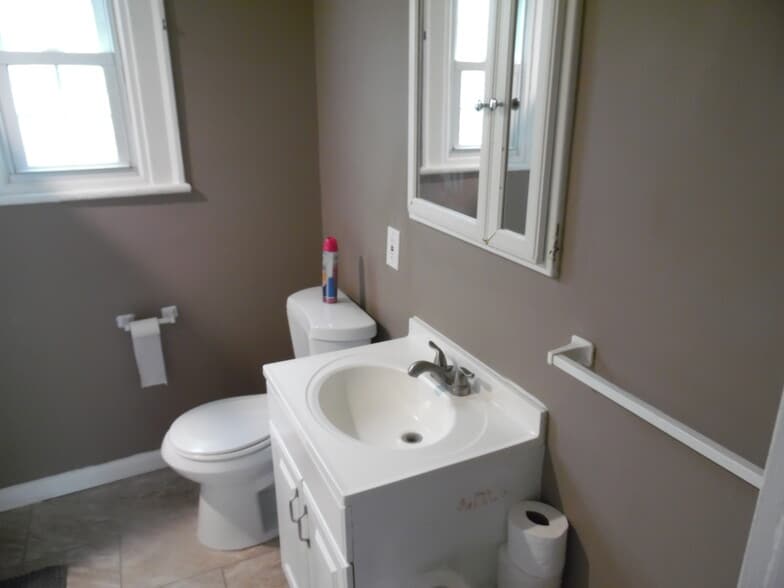 Building Photo - 419 W White Horse Pike