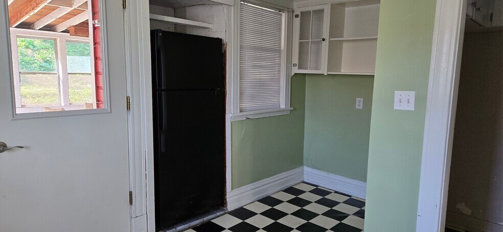 Building Photo - 1307 Cameron Ave