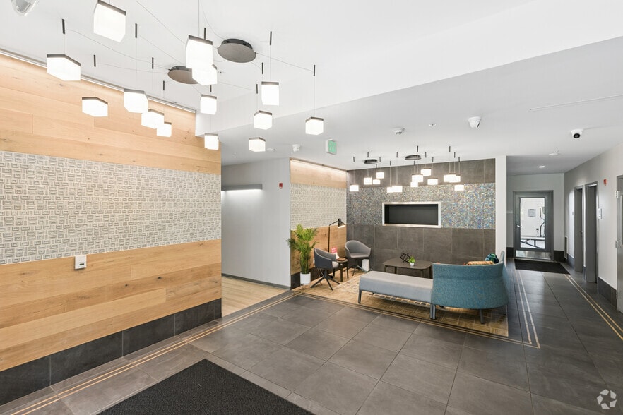 Lobby Photo - The Square on Butler
